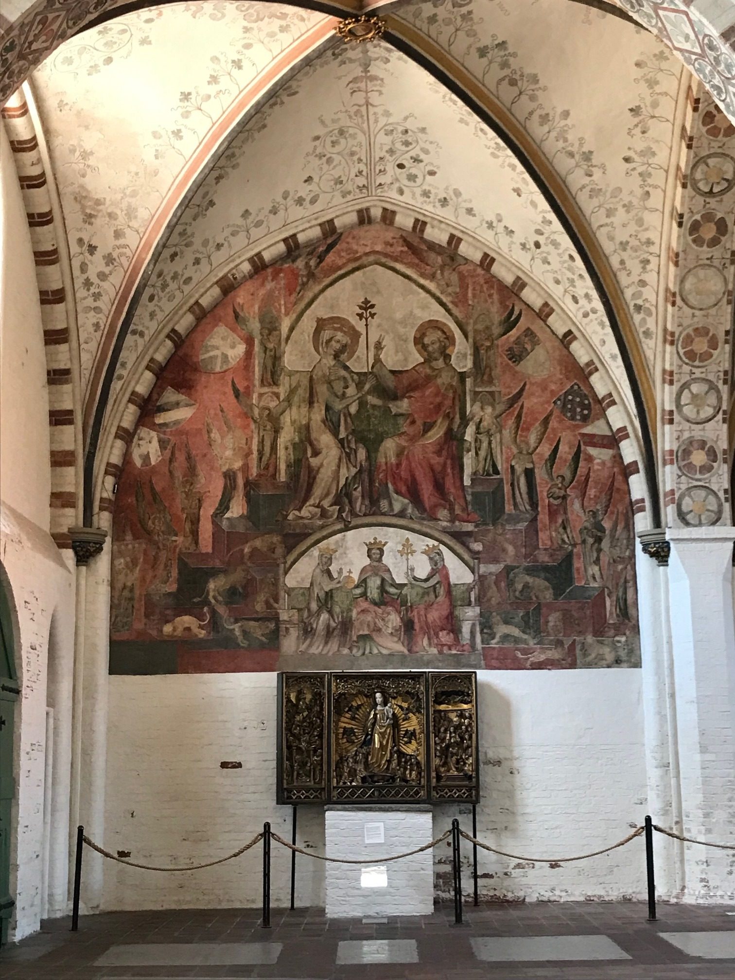 Heiligen%20Geist%20Hospital%2C%20Lubeck%20-%2009%20%28Great%20Hall%20-%20Fresco%20over%20the%20Marienaltar%29.jpg